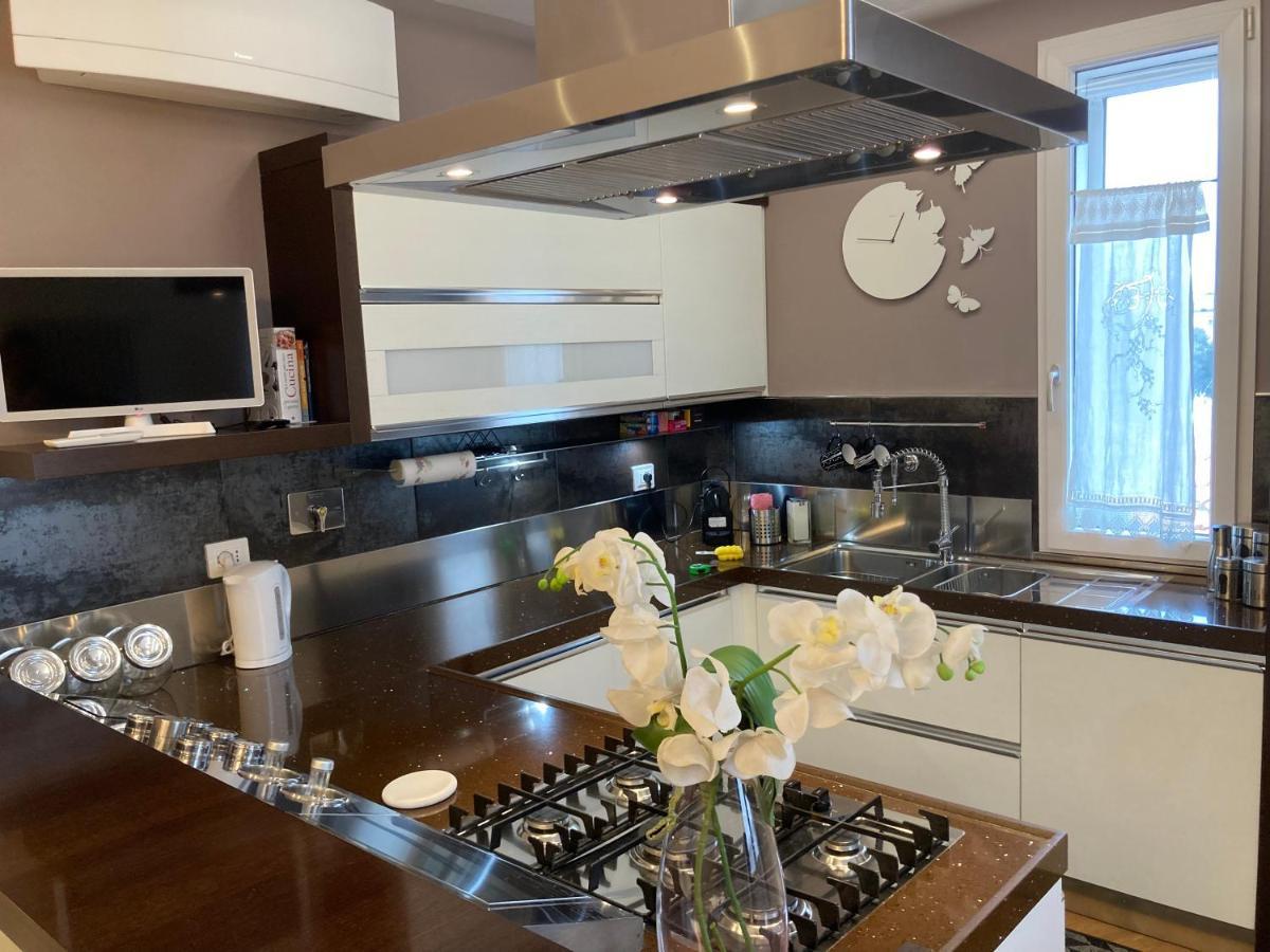 Thesan Lodge, Chic & Modern Design Apartment Гросето Екстериор снимка